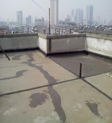 扎兰屯漏水维修 楼顶漏水是什么原因，楼顶漏水维修方法是什么?